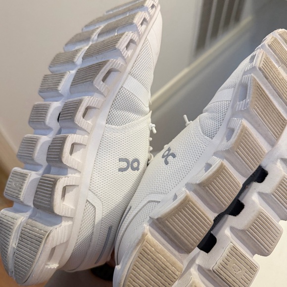 On Cloud 6 White Sneakers - Worn Once! - Picture 7 of 9